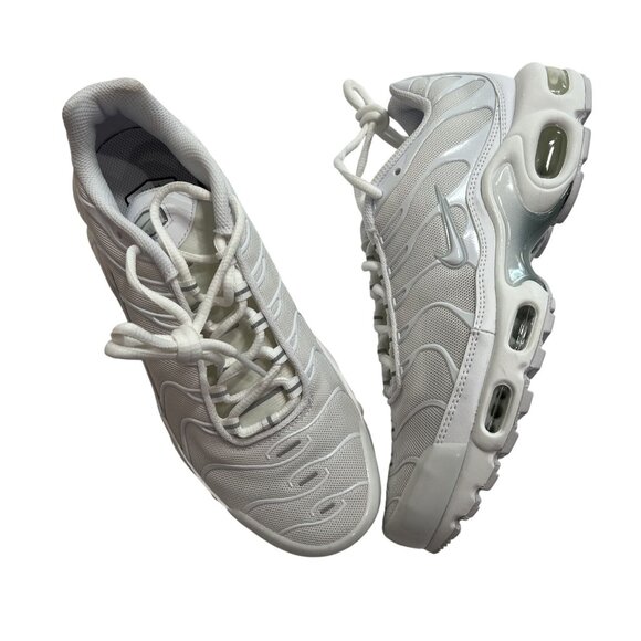 Nike Air Max Plus Shoes in White Pure Platinum - Picture 1 of 10